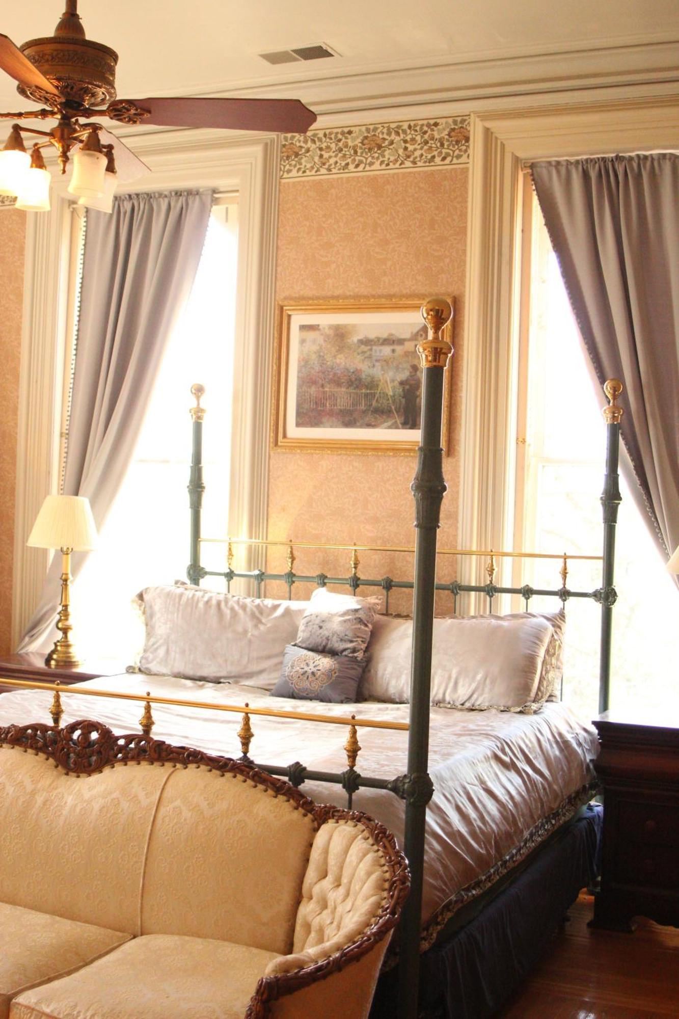 كالامازو Henderson Castle Inn الغرفة الصورة