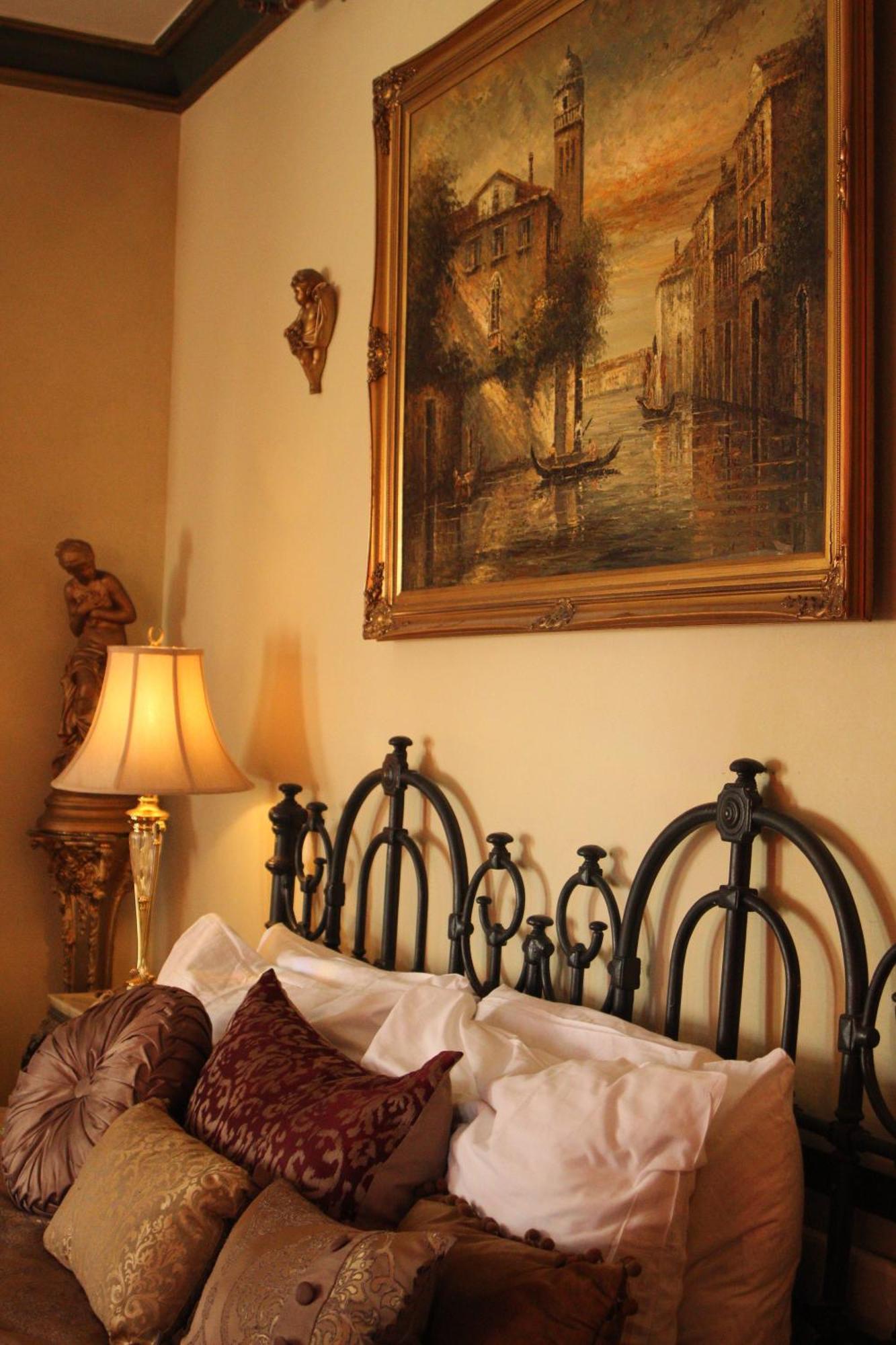 كالامازو Henderson Castle Inn الغرفة الصورة