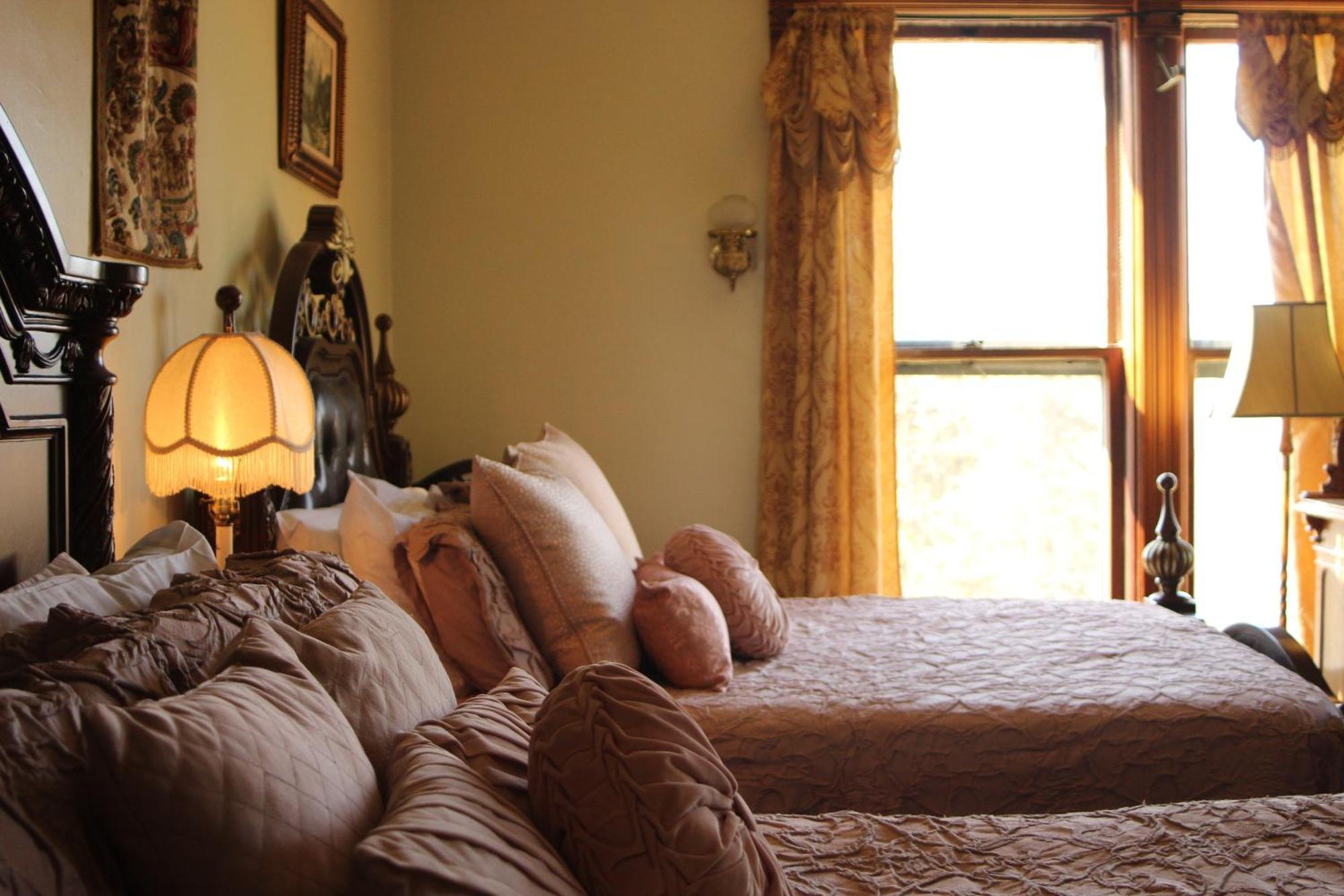 كالامازو Henderson Castle Inn الغرفة الصورة