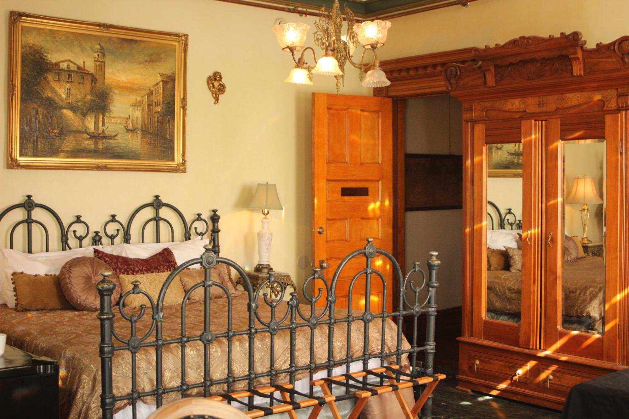 كالامازو Henderson Castle Inn الغرفة الصورة